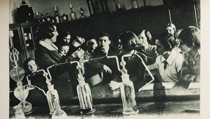 Толстов А.С. 25 образцовая школа. [М.]: Московский рабочий, 1935.